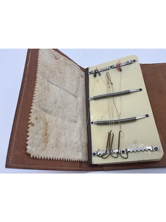 Common Sense Leather Fly Fish Wallet Leader W/ 20 Fly Holders-3 Felts 7" Long - Picture 2 of 12